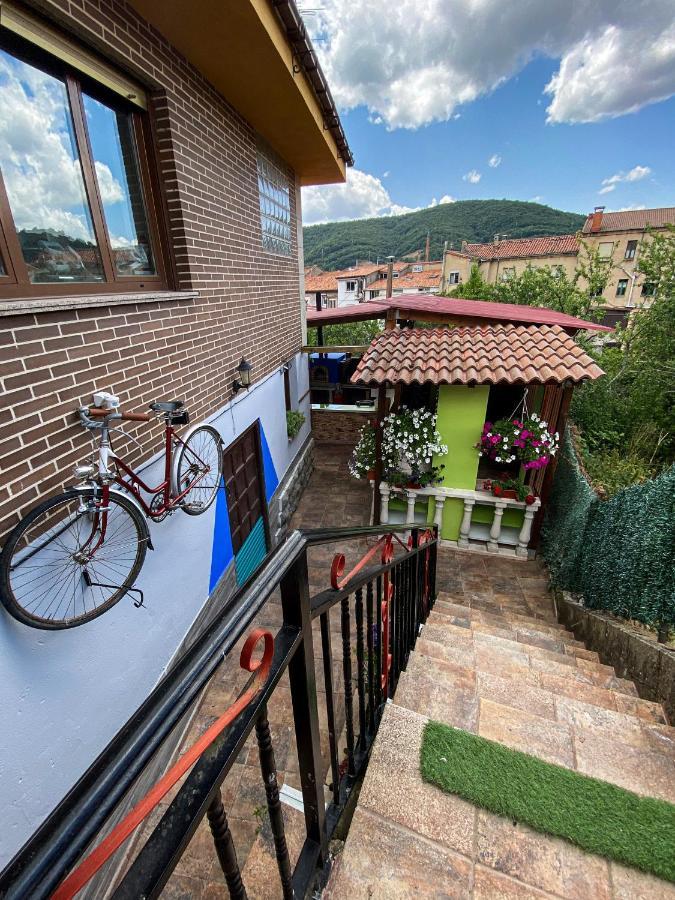Vila Casa Julian Cistierna Exteriér fotografie
