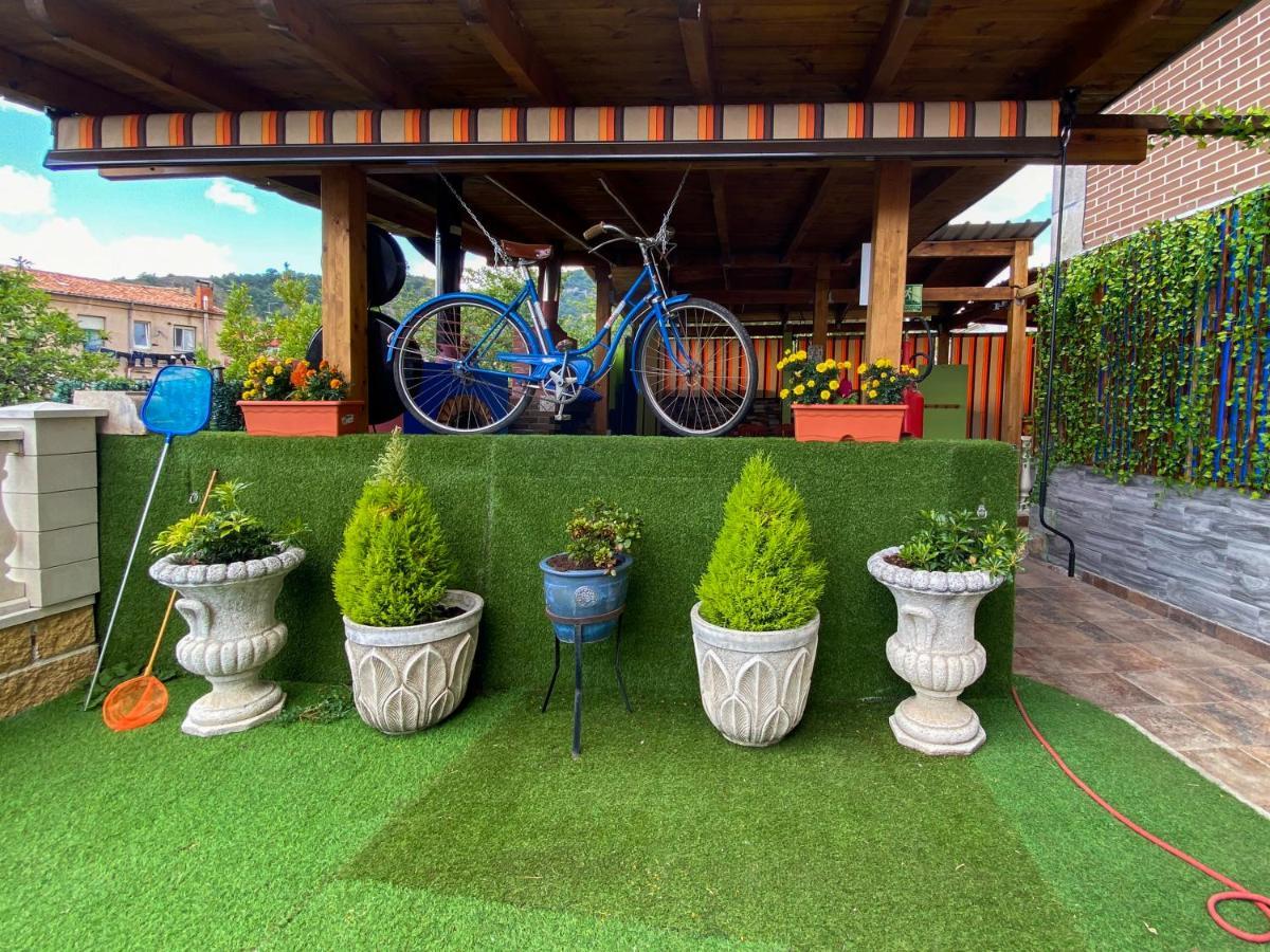 Vila Casa Julian Cistierna Exteriér fotografie